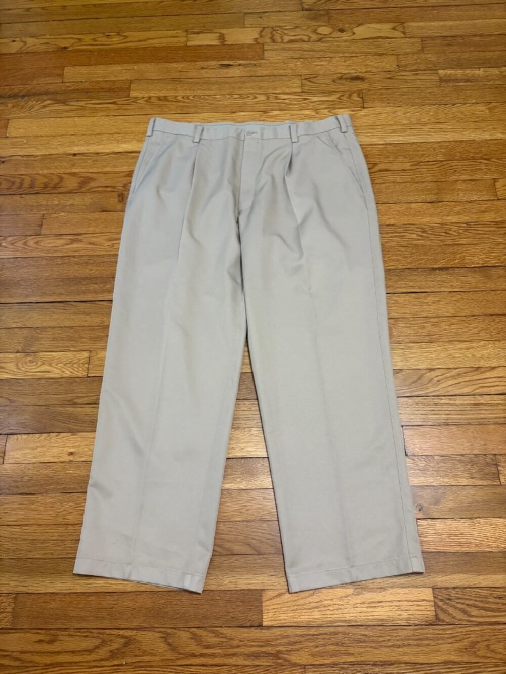 Nike Golf Mens Pants Size 40x30 Khaki Beige Pleated Front Straight Leg Chino